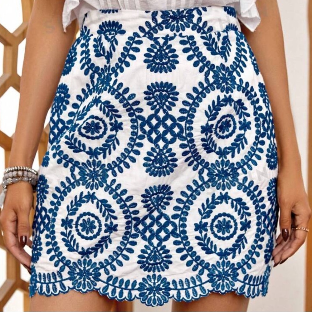 Floral Embroidery Scallop Trim Skirt Size Medium